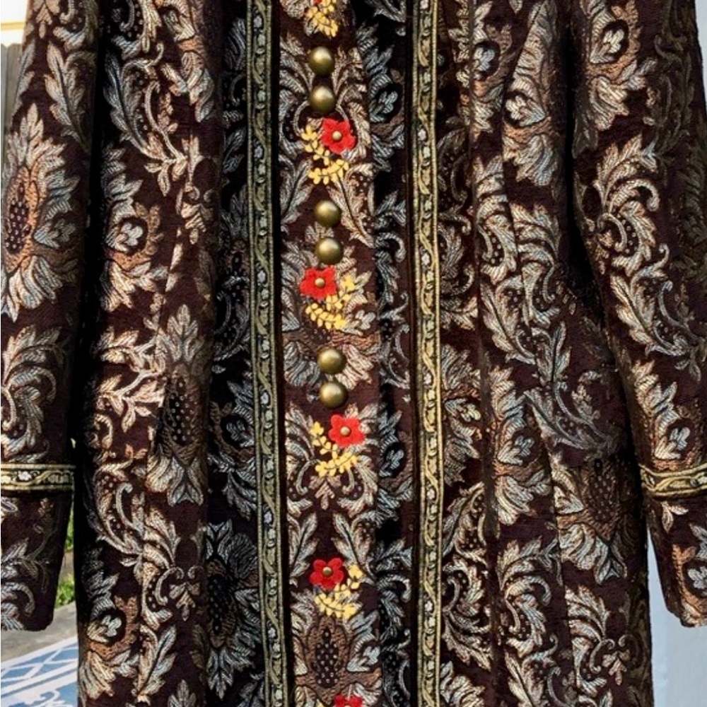 Kenzie Tapestry Embroidered Brocade Boho Coat 12.
Gorgeous ! Elegant !